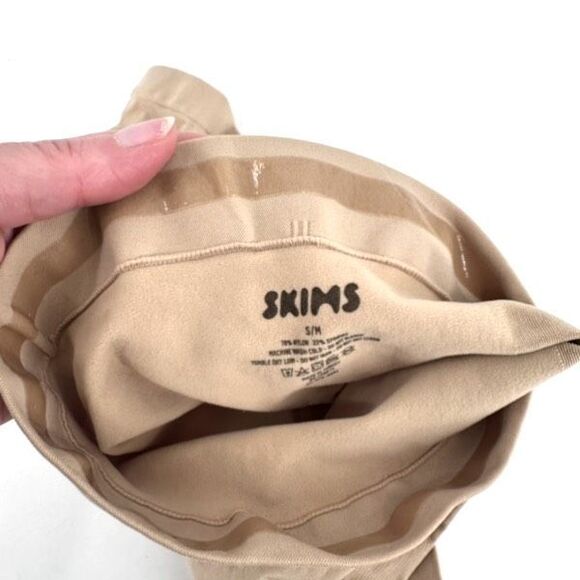 Skims Tan Seamless Sculpting Mid-Thigh Shorts Small Medium Hi Waist Butt Scrunch - Picture 5 of 6
